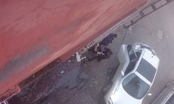 Çocuklarını almak için geldi, sokak ortasında darbedildi