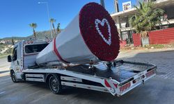 Böyle sürpriz görülmedi: Vinçle sevgililer günü hediyesi!