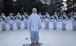 75 yaşında el emeği göz nuru ördüğü 400 bere komandolara ulaştırıldı!