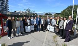 Başkan Kocagöz’den 8 Mart’ta kadın çalışanlara karanfilli kutlama