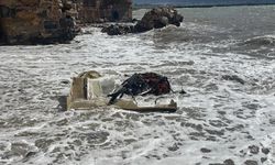 Fırtınada saniyelerle yarış: Yüzerek kurtuldular