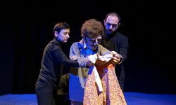 Antalya'da perdeler açıldı, 3 ayrı oyun izleyiciyle buluştu