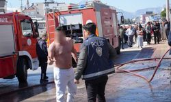 Kepez'de araç alevlere teslim oldu, sahibi sinir krizi geçirdi!