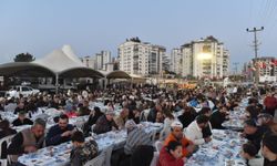 Kepez’de Ramazan bereketi iftar sofralarında paylaşılıyor