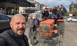 Mahallenin bayram geleneği 50 yıldır sürüyor: Traktörlerle mezarlık ziyareti