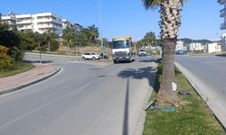 Manavgat’ta kaza: Hurdaya dönen araçtan burnu bile kanamadan çıktı