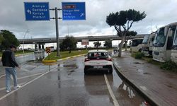 Manavgat’ta motosiklet kazası yürekleri ağza getirdi: 2 yaralı