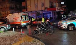 Motosiklet ile otomobil çarpıştı: O anlar kameraya böyle yansıdı