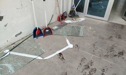 Amatör maçta ortalık karıştı: Muslukları söküp camları kırdılar!