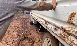 Serik’te heyelan sonrası yol çamura döndü, sürücüler zor anlar yaşadı