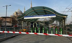 Eminönü'nde tramvay raydan çıktı, seferler aksadı!