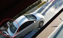 Yayaya yol vermek için durdu, motosiklet çarptı