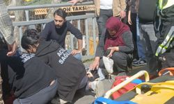 14 yaşındaki kıza motosiklet çarptı, annesi elini tutup başını okşadı!