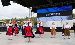 10 ülkeden çocuklar Antalya Festivali’nde kültürlerini tanıttı