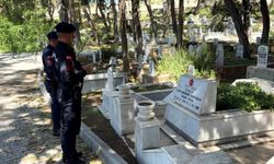 30 yıl önce şehit olan arkadaşının mezarını ziyaret etti