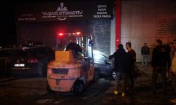 Antalya Akdeniz Sanayi Sitesi’nde gece yangını: 5 araç küle döndü