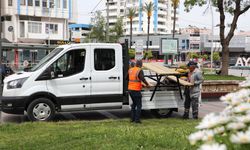 Antalya’da bank ve masalar belediye ustalarının emeğiyle üretiliyor