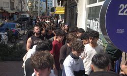 Antalya’da indirim çılgınlığı! Mağaza önü s*vaş alanına döndü