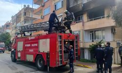 Alevlerin arasında kalan kediyi itfaiye eri hayata döndürdü