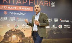 Beyhan Budak, Kepez Kitap Fuarı’nda okurlarıyla buluştu