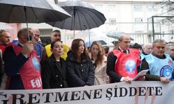 İlkokulda veli, öğrenci dolu sınıfı basarak öğretmene sald*rıdı