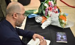 Kepez Kitap Fuarı’nda anlamlı bağış!