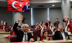 Minik başkan Kocagöz’ü kıskandırdı: “Meclisi benden daha güzel yönettin”