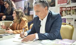 Kepez Kitap Fuarı’nda konuk Ümit Uysal oldu!