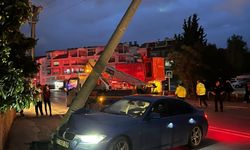 Manavgat'ta trafik kazası: Aydınlatma direğine çarparak durabildi