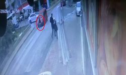 Manavgat'taki feci kaza kamerada: Ayağı tekerleğin altında kaldı!