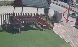 Otomobil ile motosiklet çarpıştı: Yola savrulan motosikletli hasataneye kaldırıldı