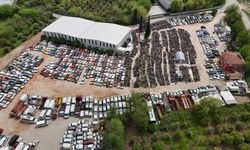 Antalya’da Yediemin Otoparklarında binlerce araç yıllardır çürümeye terk edildi
