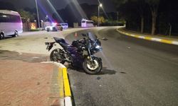 Serik’te korkutan çarpışma: Motosiklet sürücüsü hastaneye kaldırıldı!