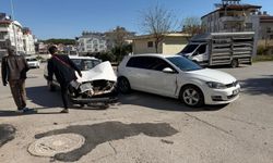 İki otomobil trafik kazasına karıştı: Ölümden kıl payı kurtuldular!