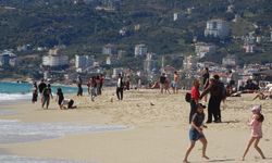 Turizm cenneti Antalya'ya yaz resmen geldi! Denizler şimdiden doldu!