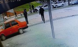 Yürekler ağza geldi! Yola fırlayan ç*cuğa araba çarptı