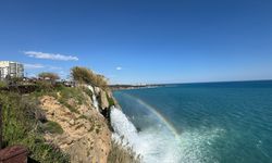Düden'de görsel şölen: Gökkuşağı büyüledi