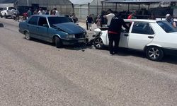 4 kişinin yaralandığı kazada hamile kadın araçta sıkıştı