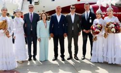 Almatı'dan Gazipaşa-Alanya Havalimanına ilk uçak seferi "su takı" seremonisiyle karşılandı