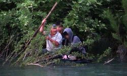 Manavgat’ta suya giren çocuklar akıntıya kapıldı: Cesur vatandaş kurtardı