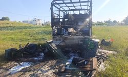Manavgat’ta araç yangını: Kamyonetin kasası alev aldı