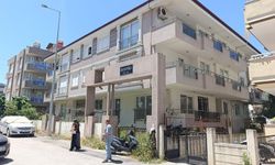 Manavgat’taki apartmanda tehlike: Riskli binada yaşıyorlar!