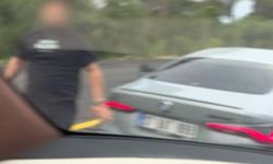 Serik'te yol tartışması kavgaya dönüştü: Araca saldırdı
