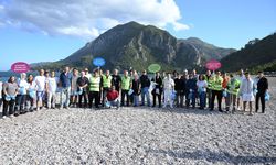 Kemer’de sahil temizliği etkinliği: vatandaşlar ve belediye el ele verdi