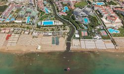 Turizm cenneti kahverengiye döndü: Turistler denizi terk etti