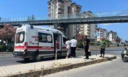 Alanya’da kaza: Motosikletten savrulan sürücü ve yolcu yaralandı