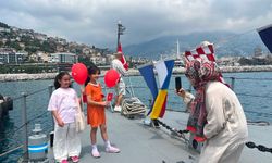 Alanya’da savaş gemilerine yoğun ilgi