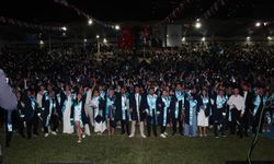 Alanya’da mezuniyet coşkusu: ALKÜ’de 2 bin 705 öğrenci kep attı