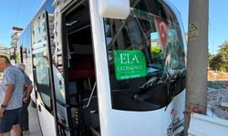 Şoför rahatsızlandı, otobüs elektrik direğine çarptı!