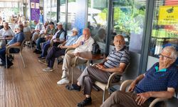 Antalya'da emekliler huzuru Emekli Kahveleri'nde buluyor